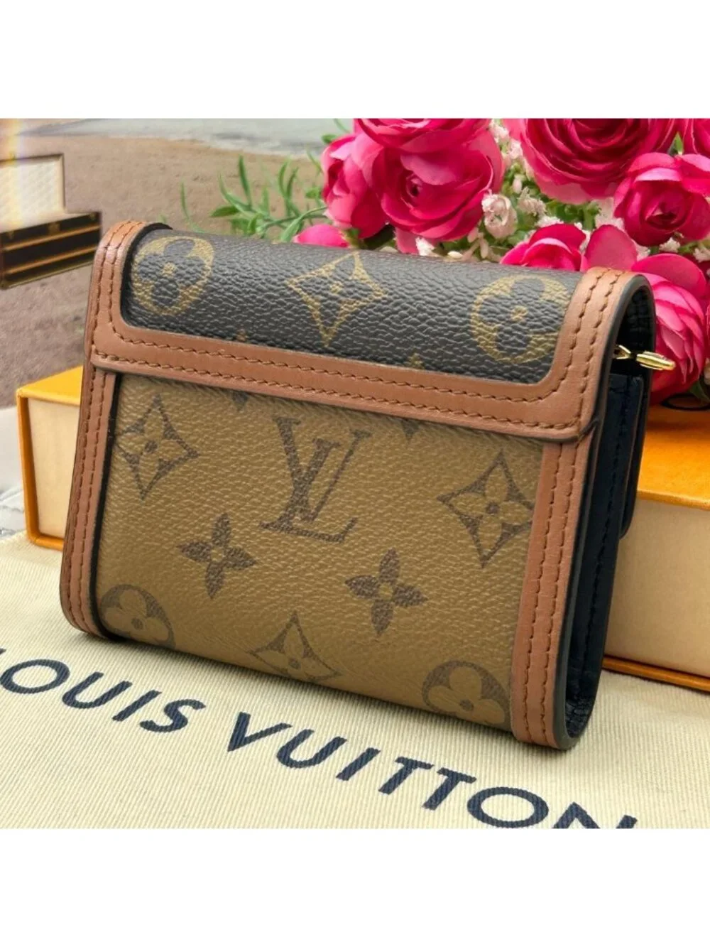 Louis Vuitton Portefeuille Dauphine Compact Fold Wallet